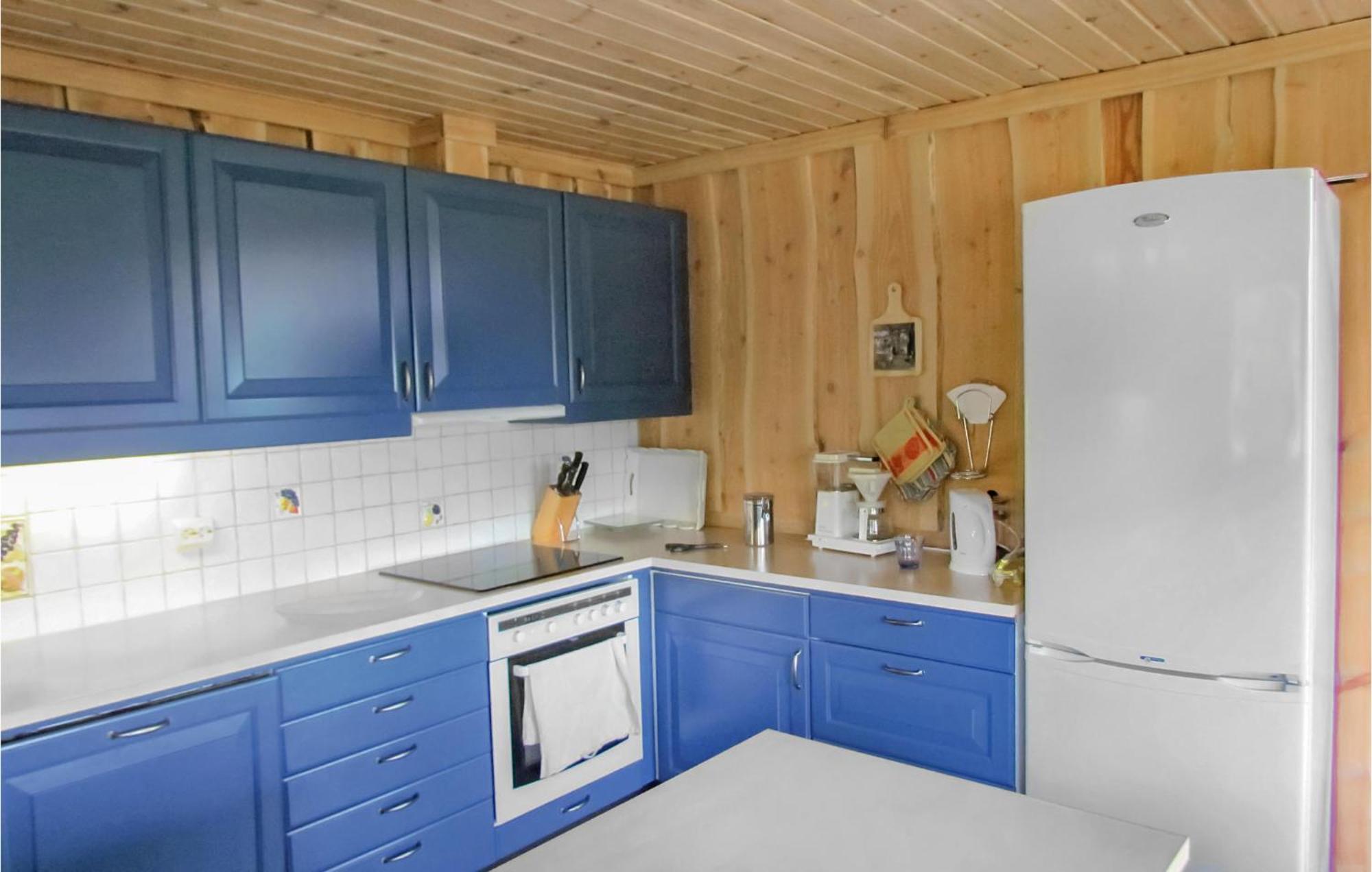 3 Bedroom Beautiful Home In Vikesa Hovland  エクステリア 写真
