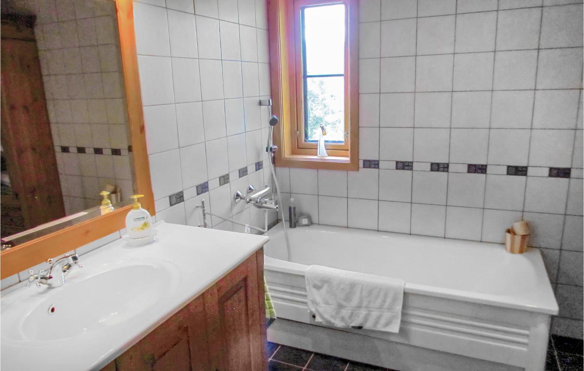 3 Bedroom Beautiful Home In Vikesa Hovland  エクステリア 写真