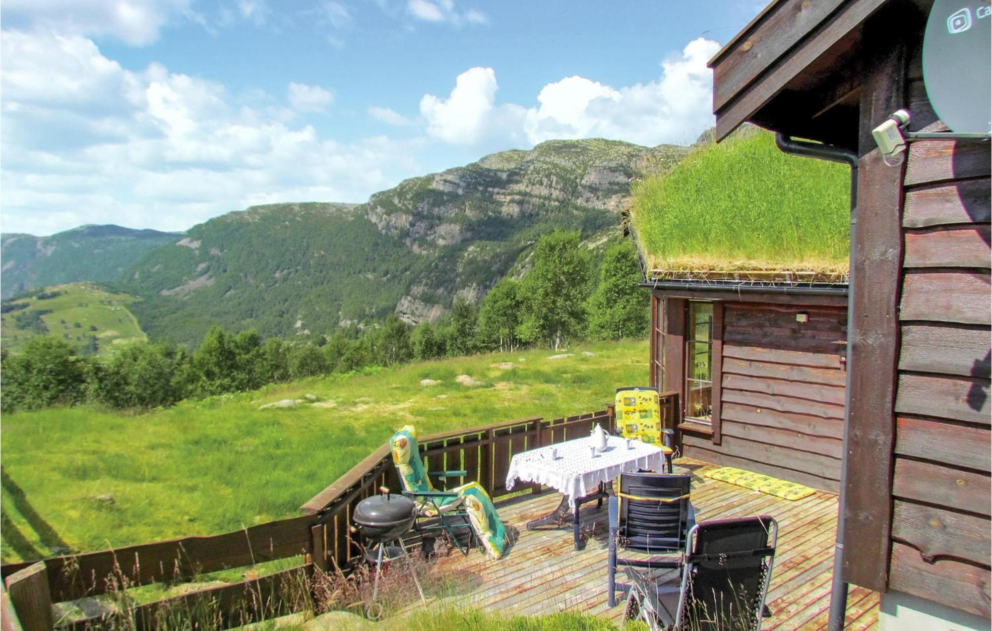3 Bedroom Beautiful Home In Vikesa Hovland  エクステリア 写真